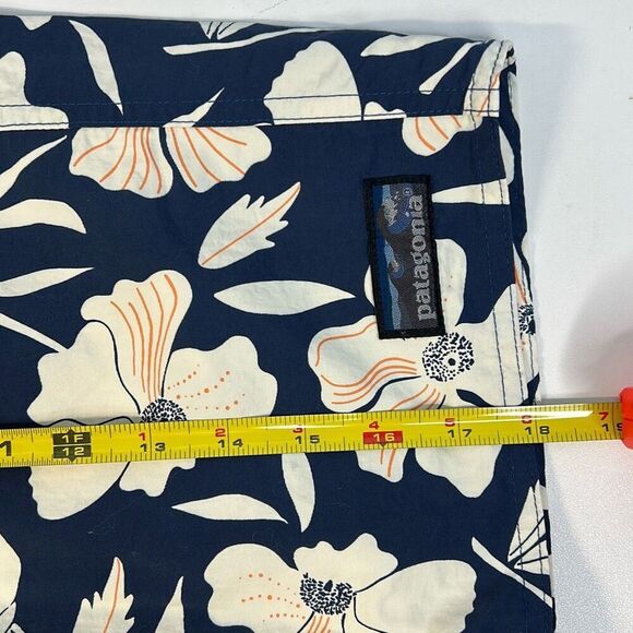 Patagonia Wavefarer Board Shorts Men’s 33 8” Inseam blue floral - Picture 7 of 7